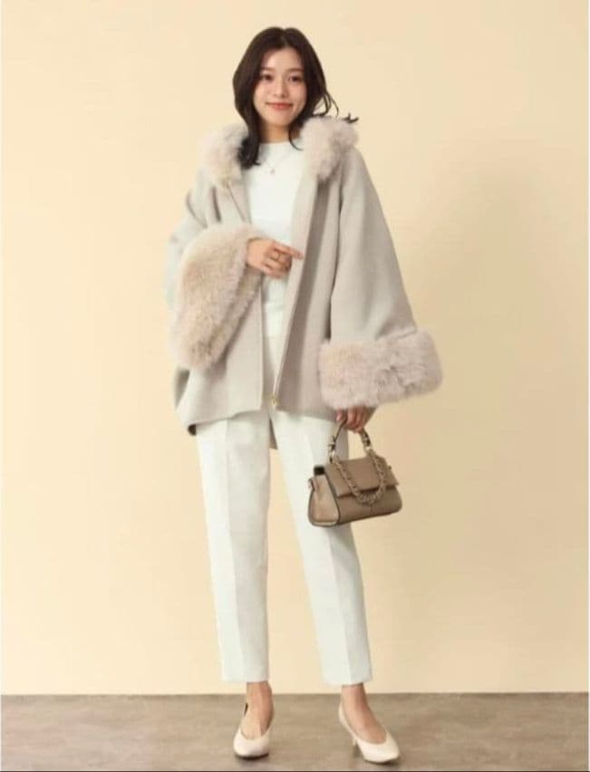 新品未使用 ヤマダヤスコットクラブ系列 fennel ファー付き フードポンチョ