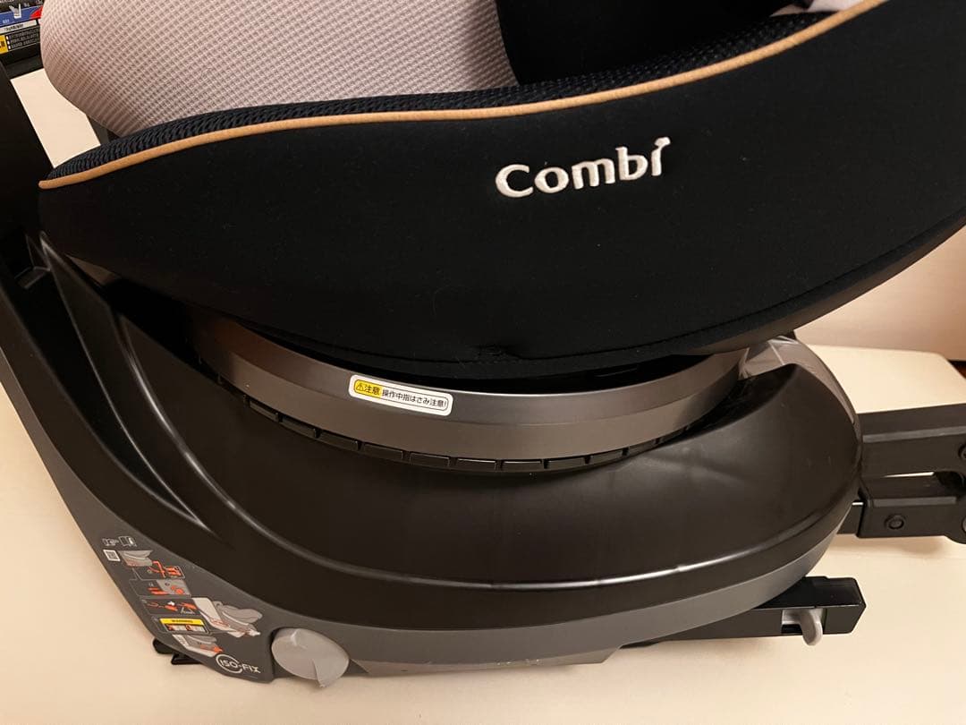 Combi チャイルドシート 回転式　クルムーヴスマート　ISOFIX対応