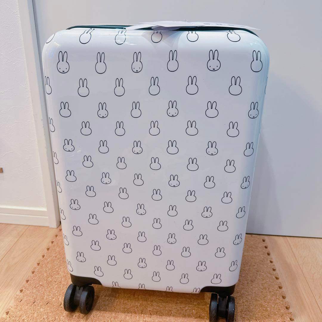 旅行の必需品✨️メニーフェイスホワイトハピタス スーツケース グッズミッフィー