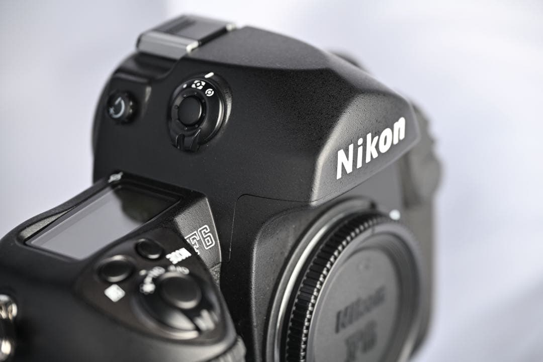 Nikon F6 スプリットスクリーン・展示台付きコレクション級　26000番台