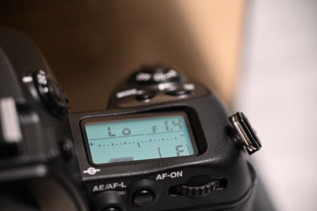 Nikon F6 スプリットスクリーン・展示台付きコレクション級　26000番台