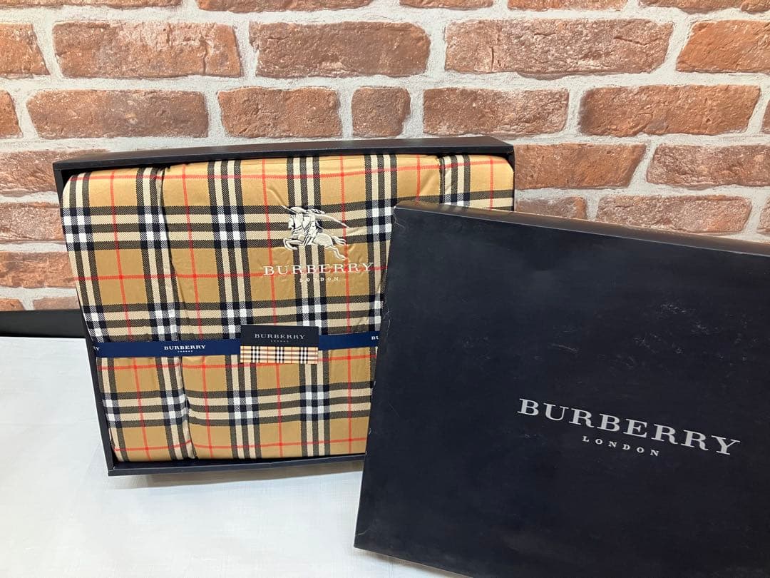 新品未使用 BURBERRY ノバチェック ダウンケット 西川産業