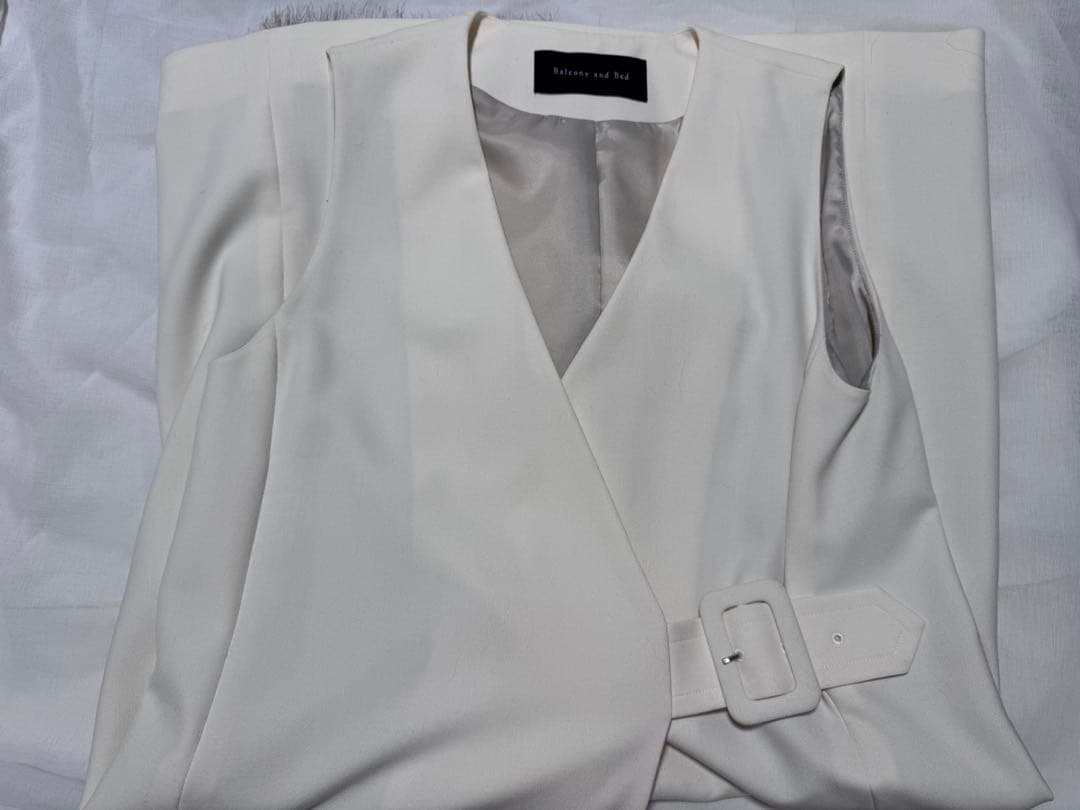 Balcony and Bed ファーコンビジレ 校閲ガール 石原さとみ着用