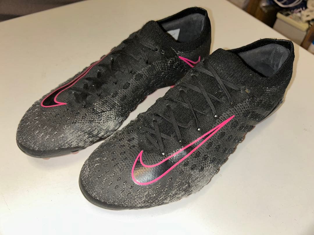 ナイキ　ウルトラヴェノムFG