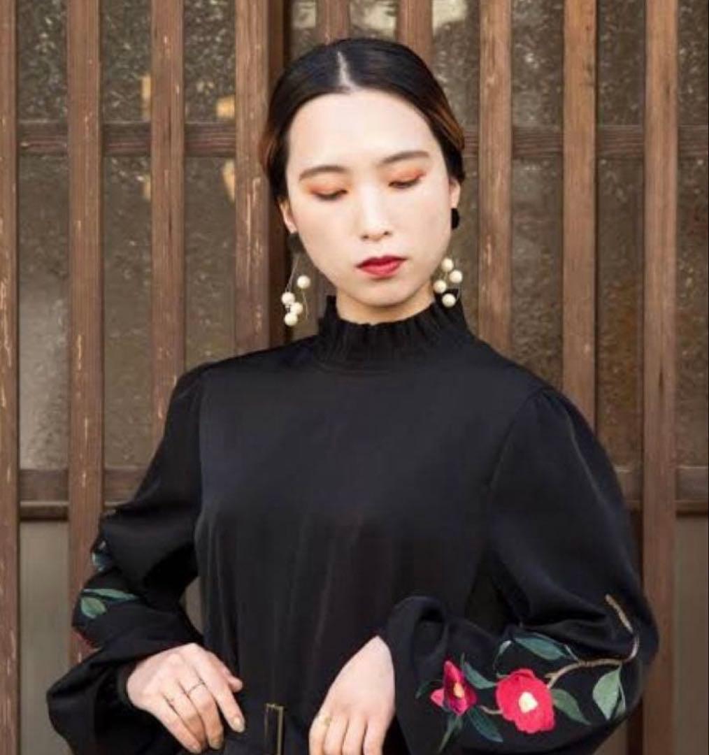 花を着るワンピース　椿