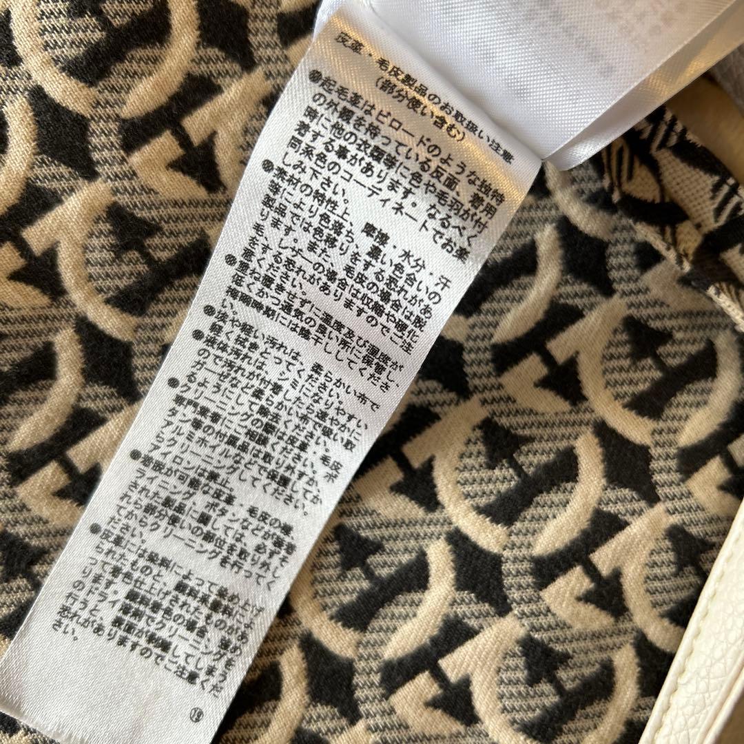 美品　フェラガモ幾何学模様 （ガンチーニ）タイトスカート ラム革ベルト風付き