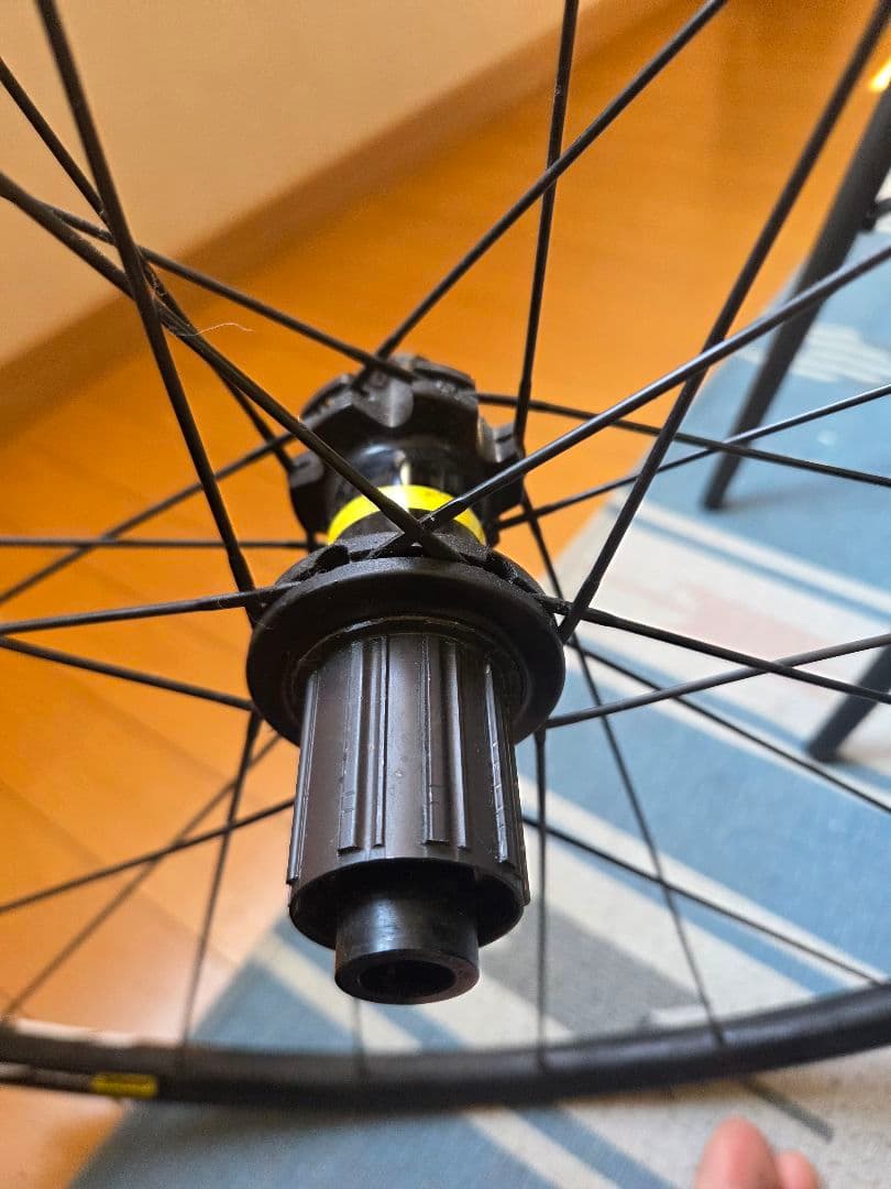 Mavic Aksium 700C disc クリンチャーホイール