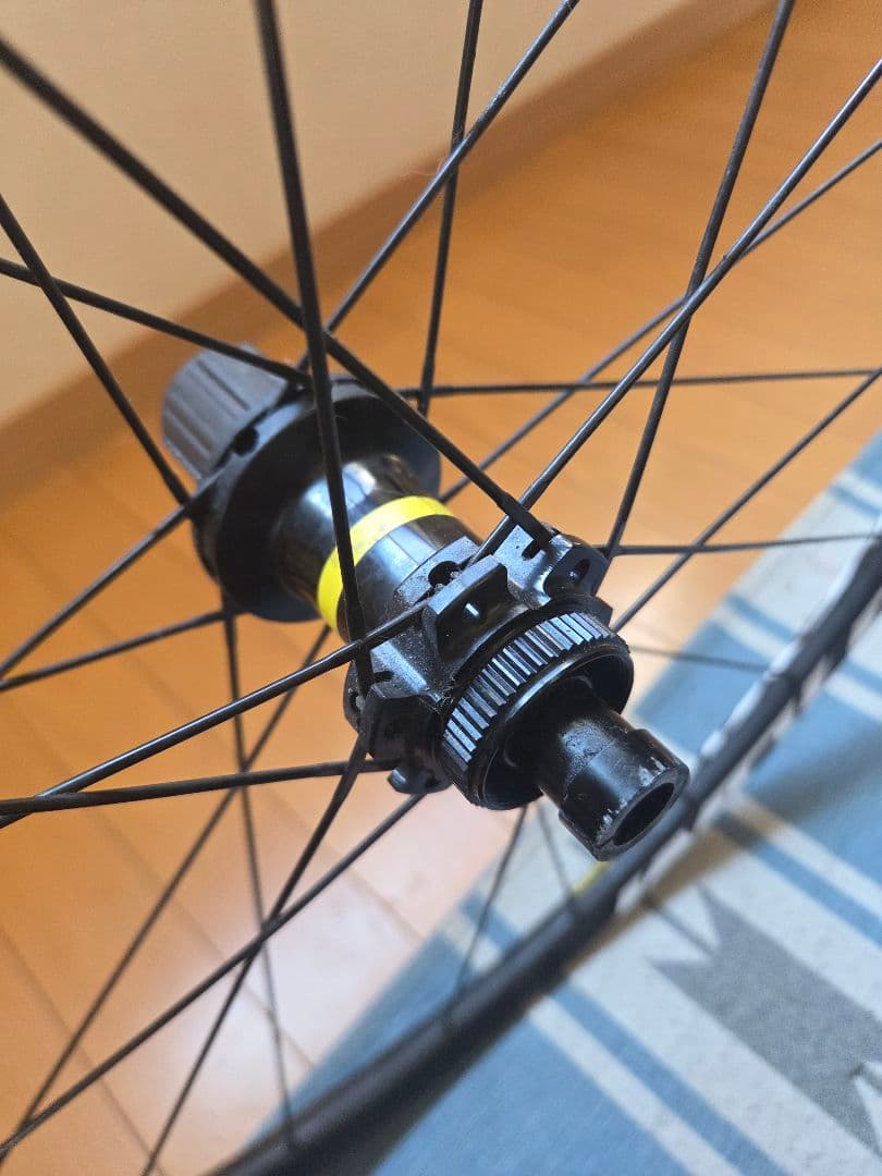 Mavic Aksium 700C disc クリンチャーホイール