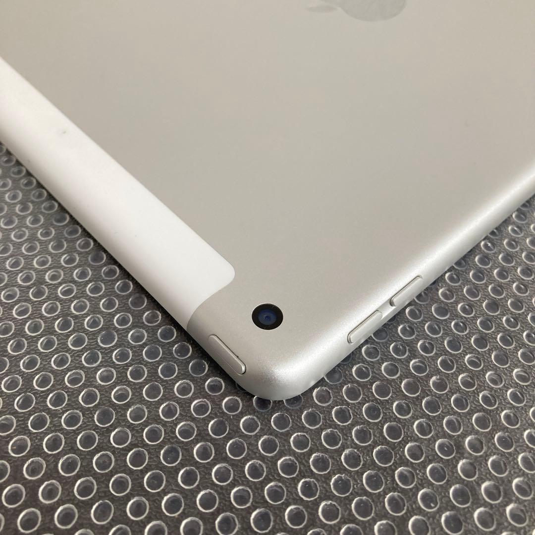 3782【早い者勝ち】外観美品☆iPad8 第8世代 32GB SIMフリー☆