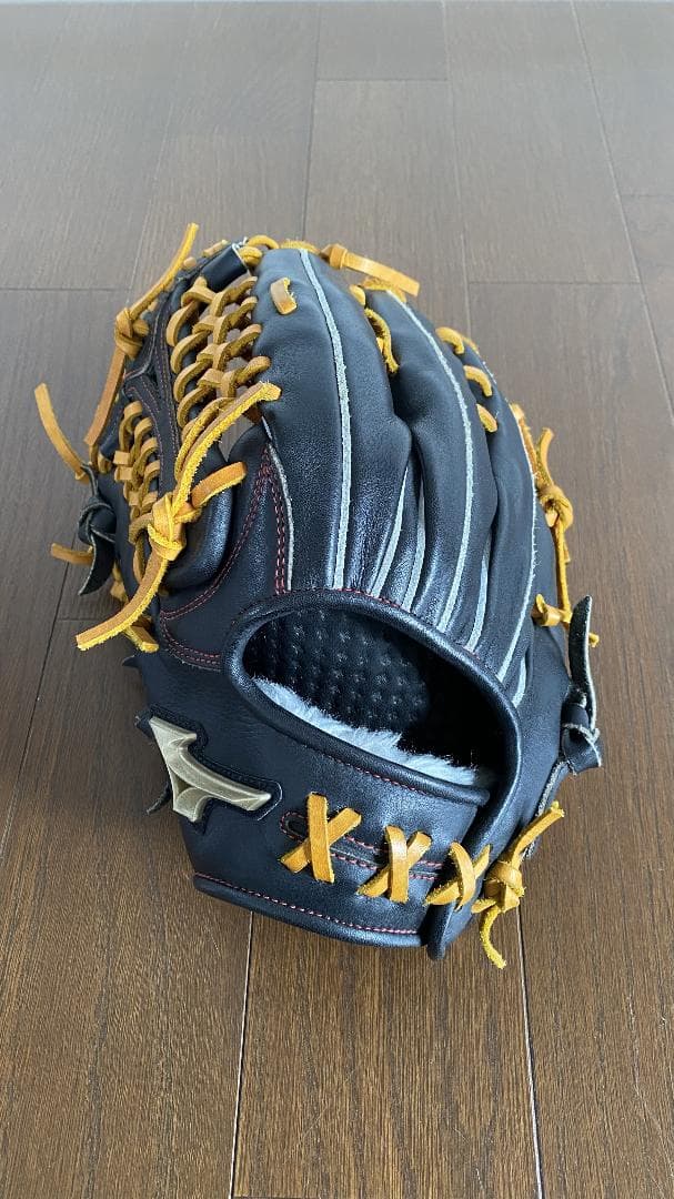 グローバルエリート　ゴールデンエイジ外野用（軟式）　左投げ