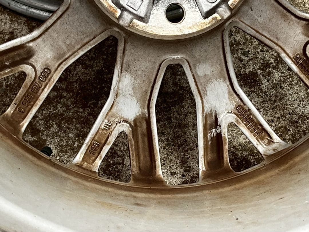 Audi アウディ 18インチホイール 多スポークデザイン