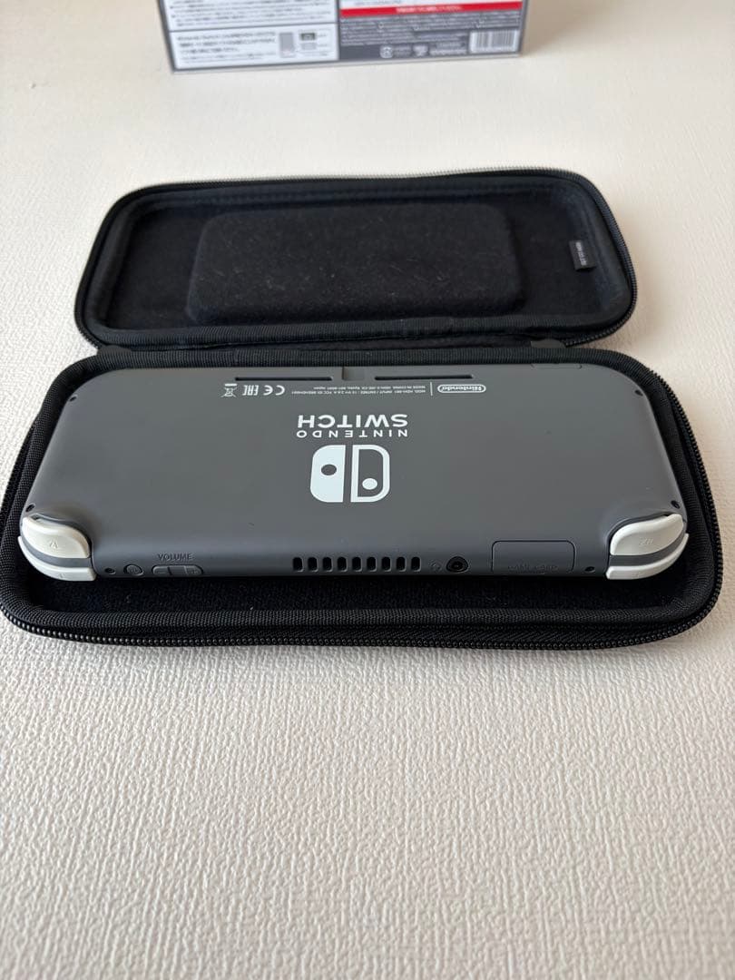 Nintendo Switch Lite グレー ケース付き　箱に傷あり