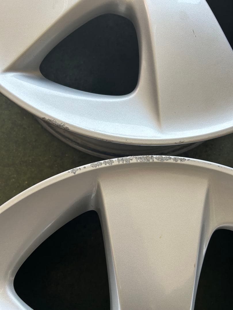 人気の30プリウス純正17インチ シルバーホイール 5スポーク