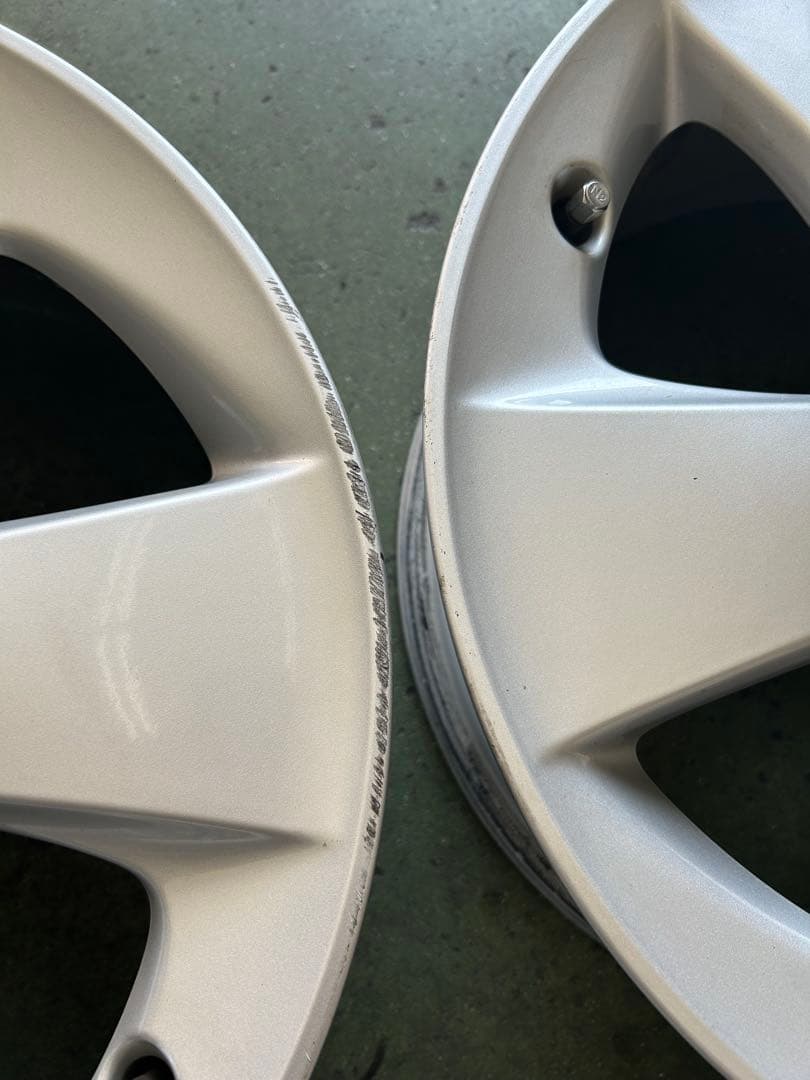 人気の30プリウス純正17インチ シルバーホイール 5スポーク