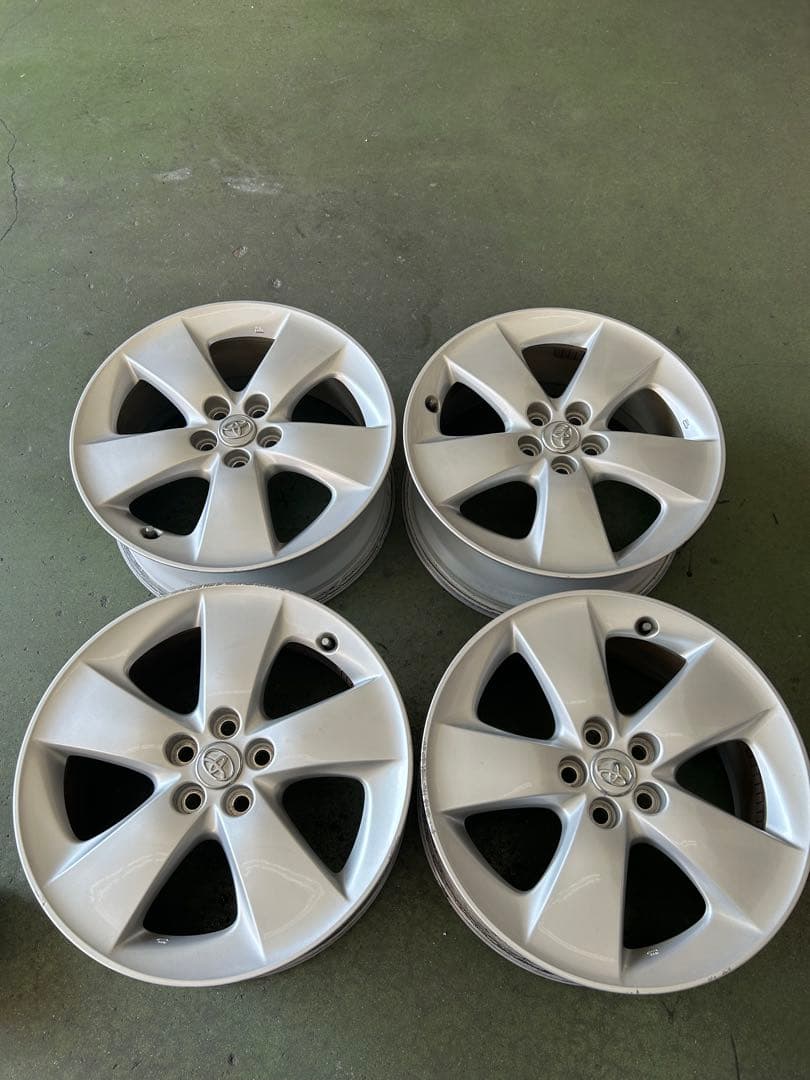 人気の30プリウス純正17インチ シルバーホイール 5スポーク