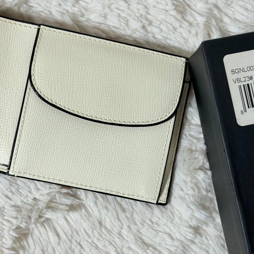 ⭐️新品未使用⭐️ ヴァレクストラ　二つ折り財布　Vカット　アイボリー　レザー