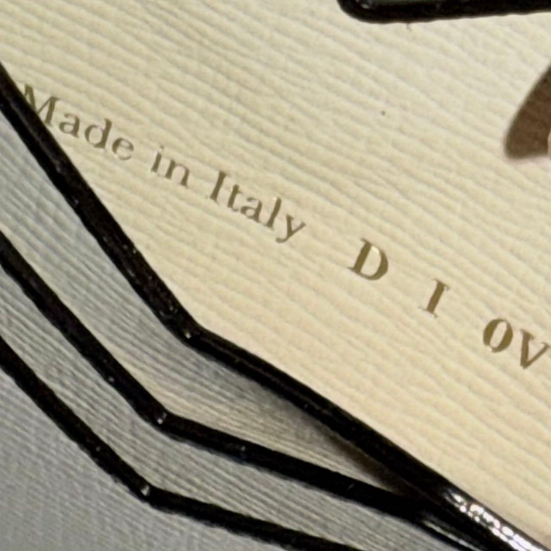 ⭐️新品未使用⭐️ ヴァレクストラ　二つ折り財布　Vカット　アイボリー　レザー