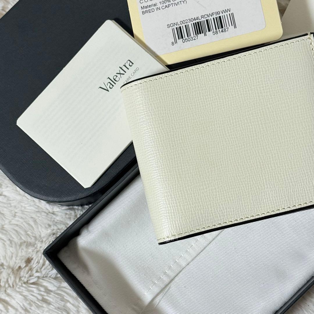 ⭐️新品未使用⭐️ ヴァレクストラ　二つ折り財布　Vカット　アイボリー　レザー