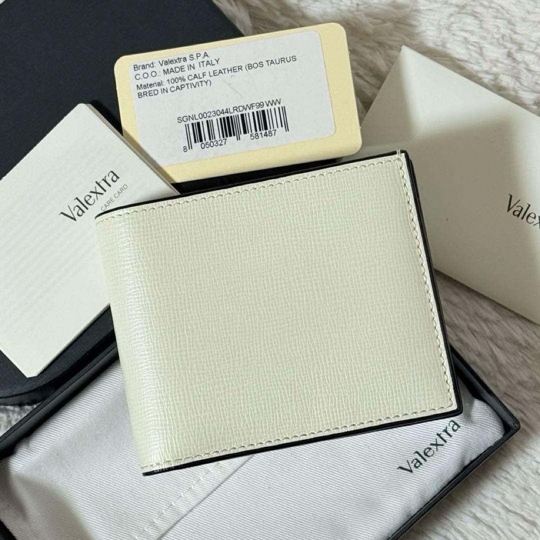 ⭐️新品未使用⭐️ ヴァレクストラ　二つ折り財布　Vカット　アイボリー　レザー