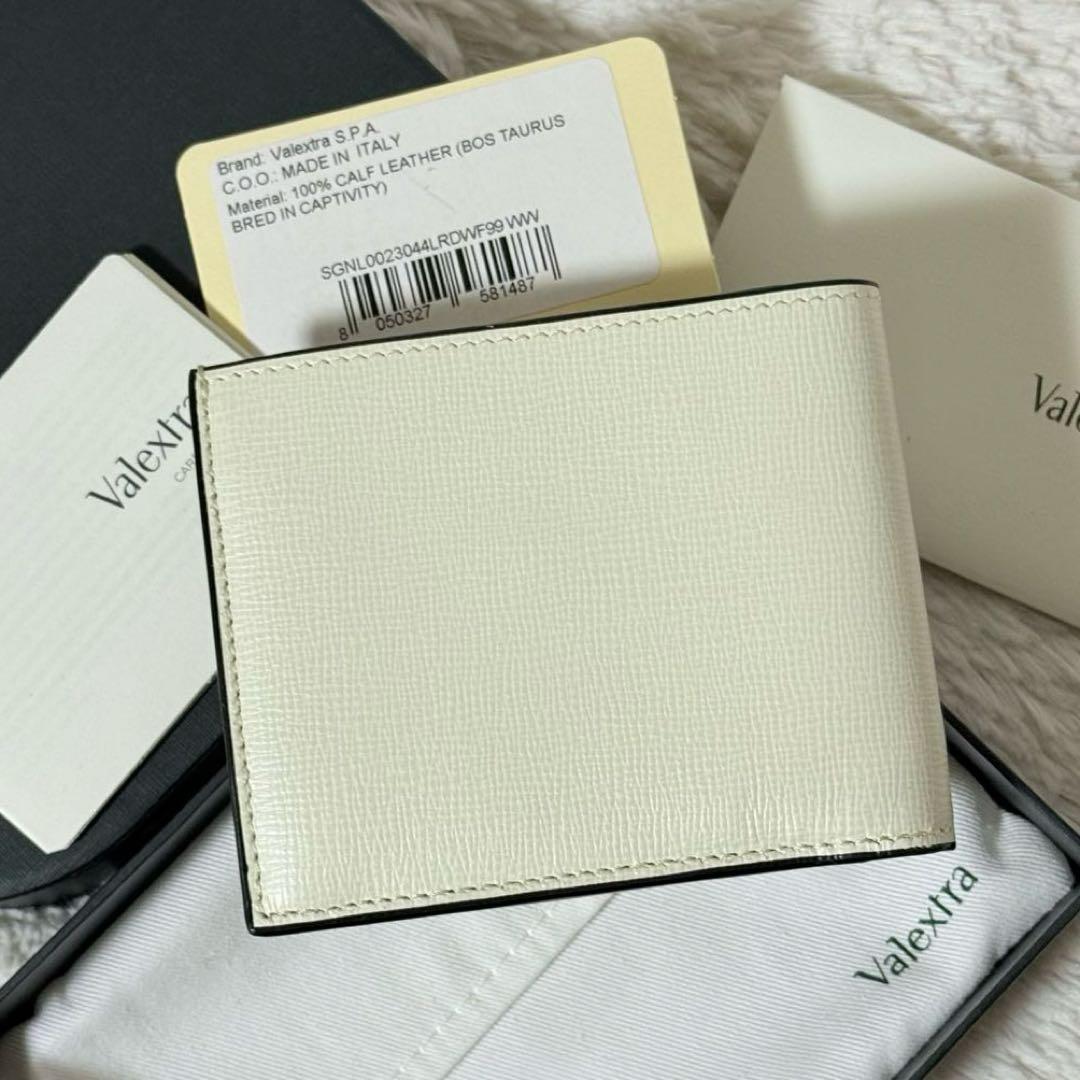 ⭐️新品未使用⭐️ ヴァレクストラ　二つ折り財布　Vカット　アイボリー　レザー