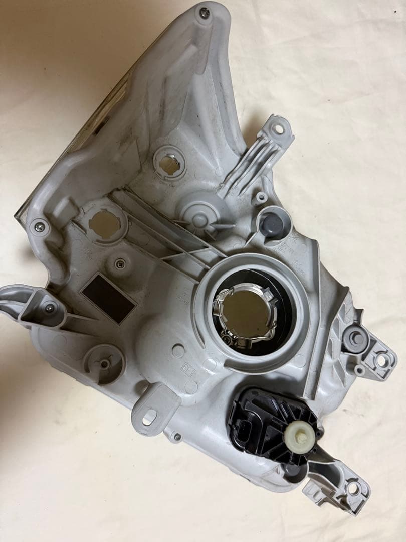 ダイハツ　ハイゼットカーゴヘッドライト LH 81170-B5160