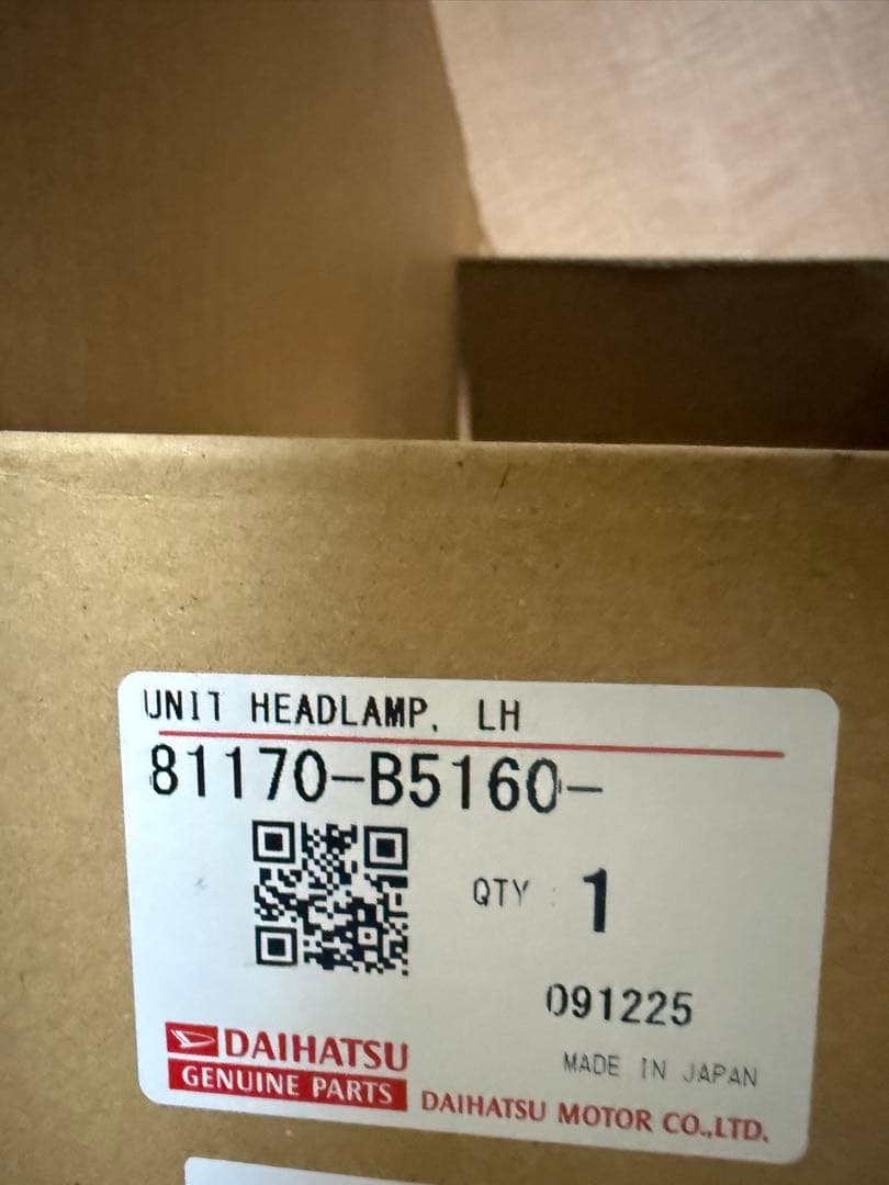 ダイハツ　ハイゼットカーゴヘッドライト LH 81170-B5160