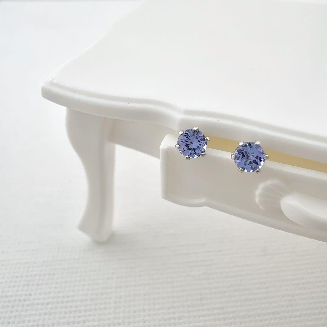 天然石　タンザナイト　ピアス　ＰＴ900　プラチナ