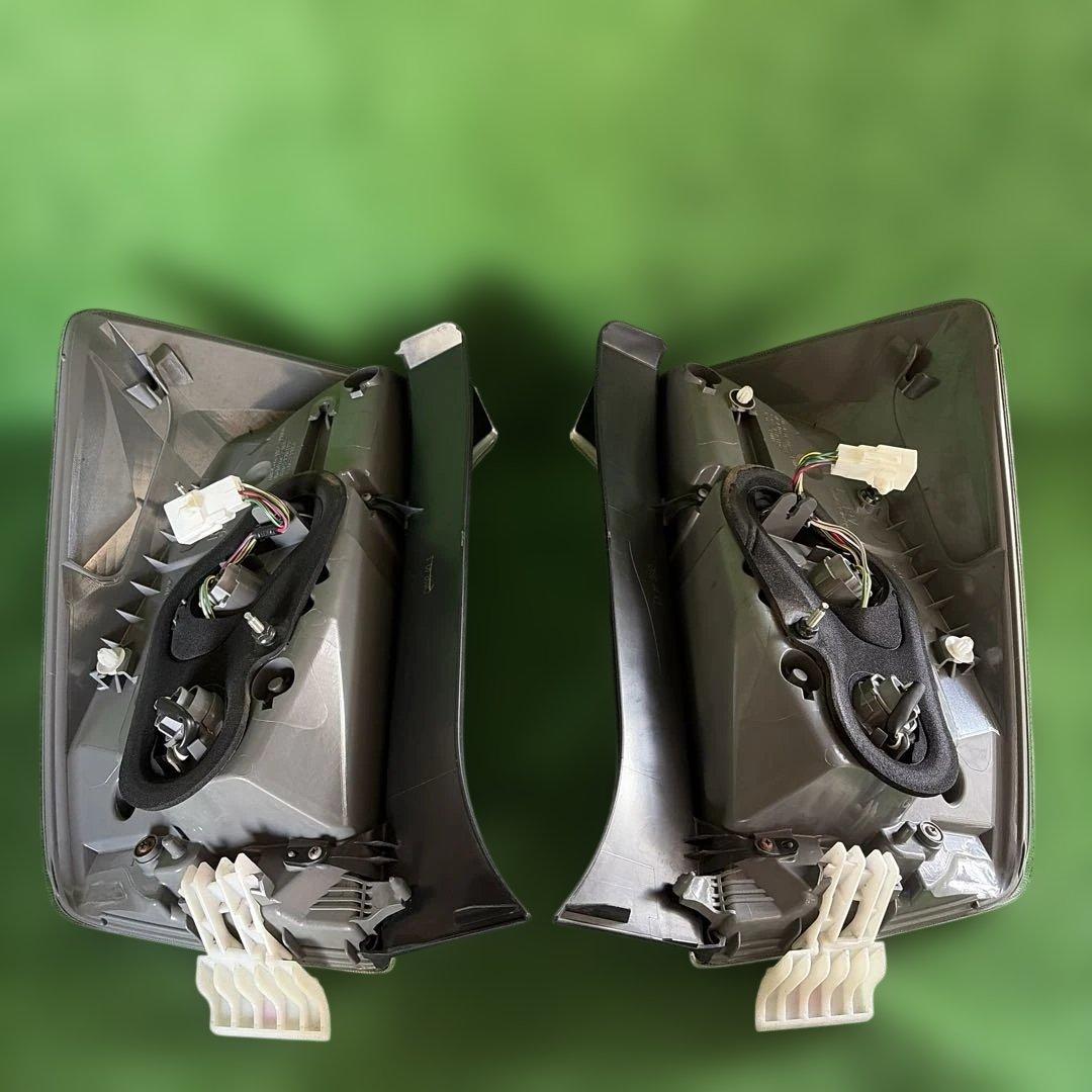 トヨタ純正 プリウス 30系 ZVW30 テールランプセット 左右