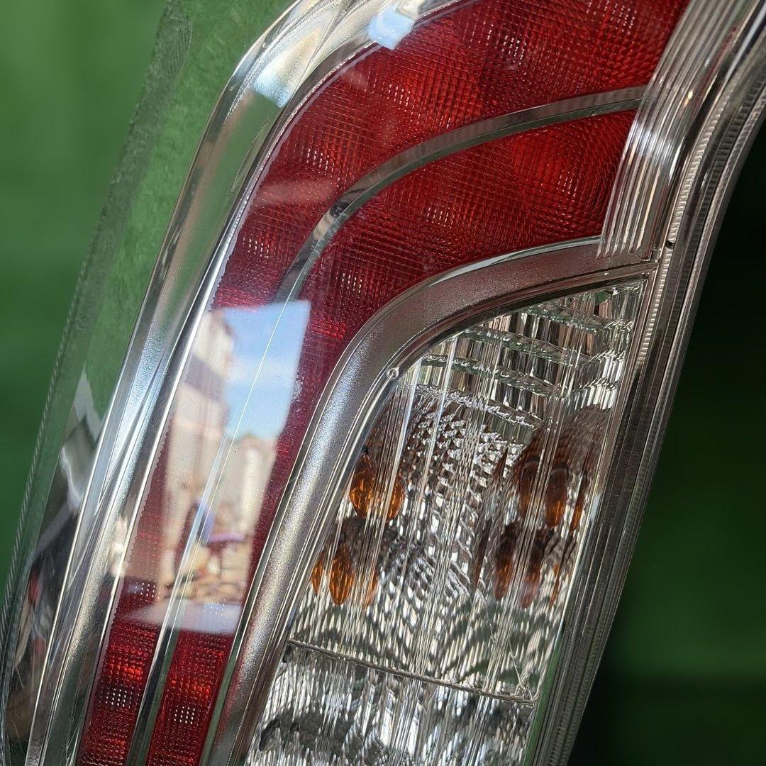 トヨタ純正 プリウス 30系 ZVW30 テールランプセット 左右