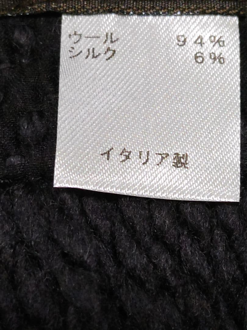 美品！黒いロゴ入りウール混紡マフラー