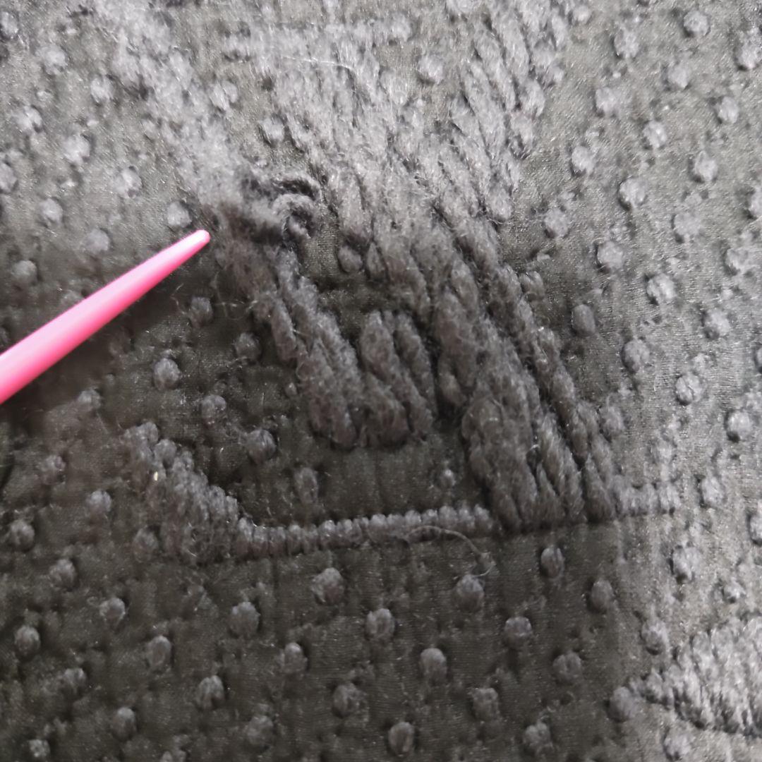 美品！黒いロゴ入りウール混紡マフラー