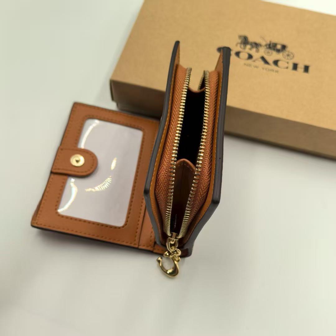 新品・未使用COACH スヌーピー 二つ折り財布コーチ　SNOOPY大人気