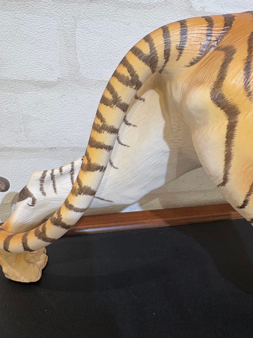 ベンガルトラ　トラの彫刻 フランクリン　ミント　台付