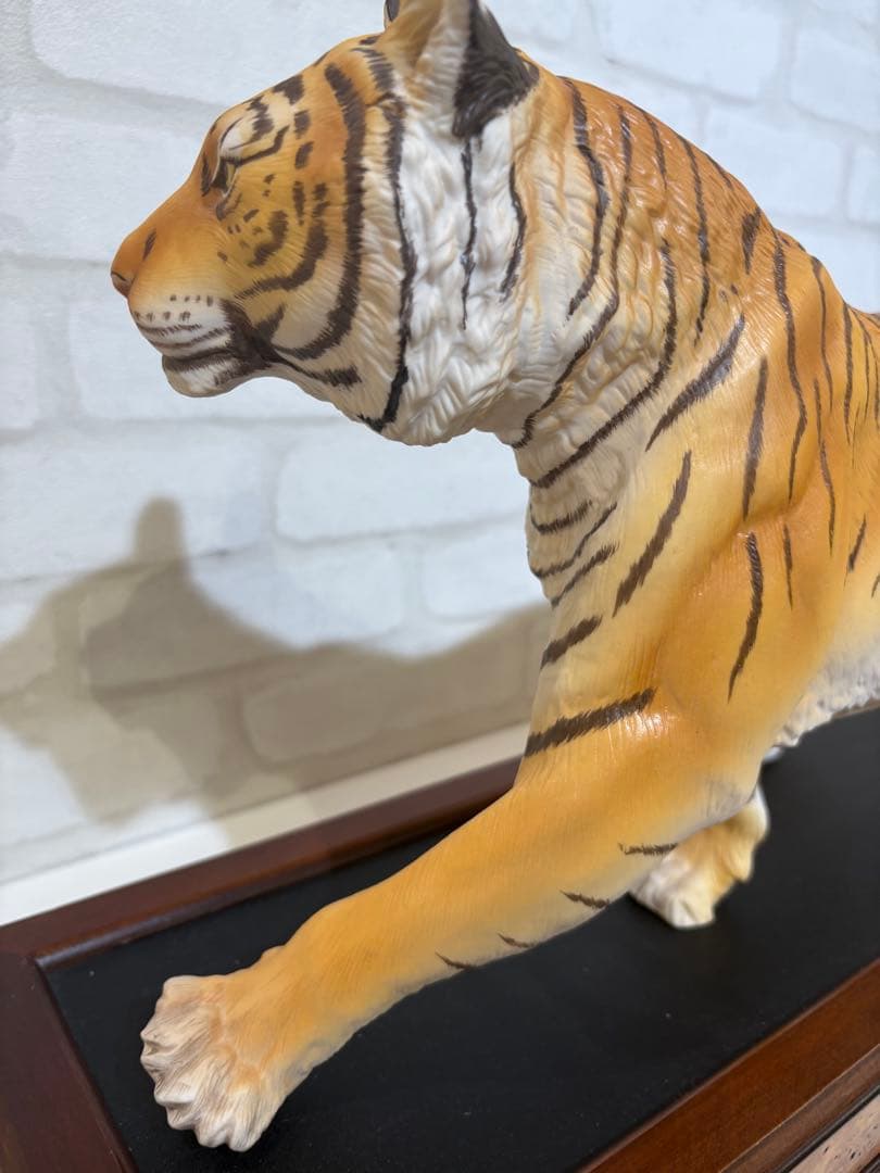 ベンガルトラ　トラの彫刻 フランクリン　ミント　台付