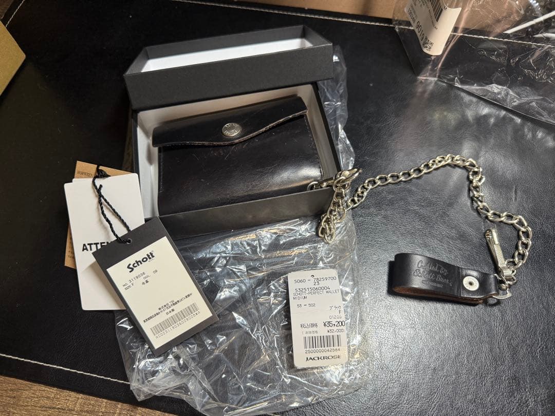 Schott ブラック レザー 二つ折り財布　ウォレットチェーン付き
