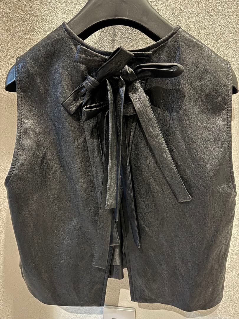 【美品】マチャットmachattエコレザーリボンベスト ブラック