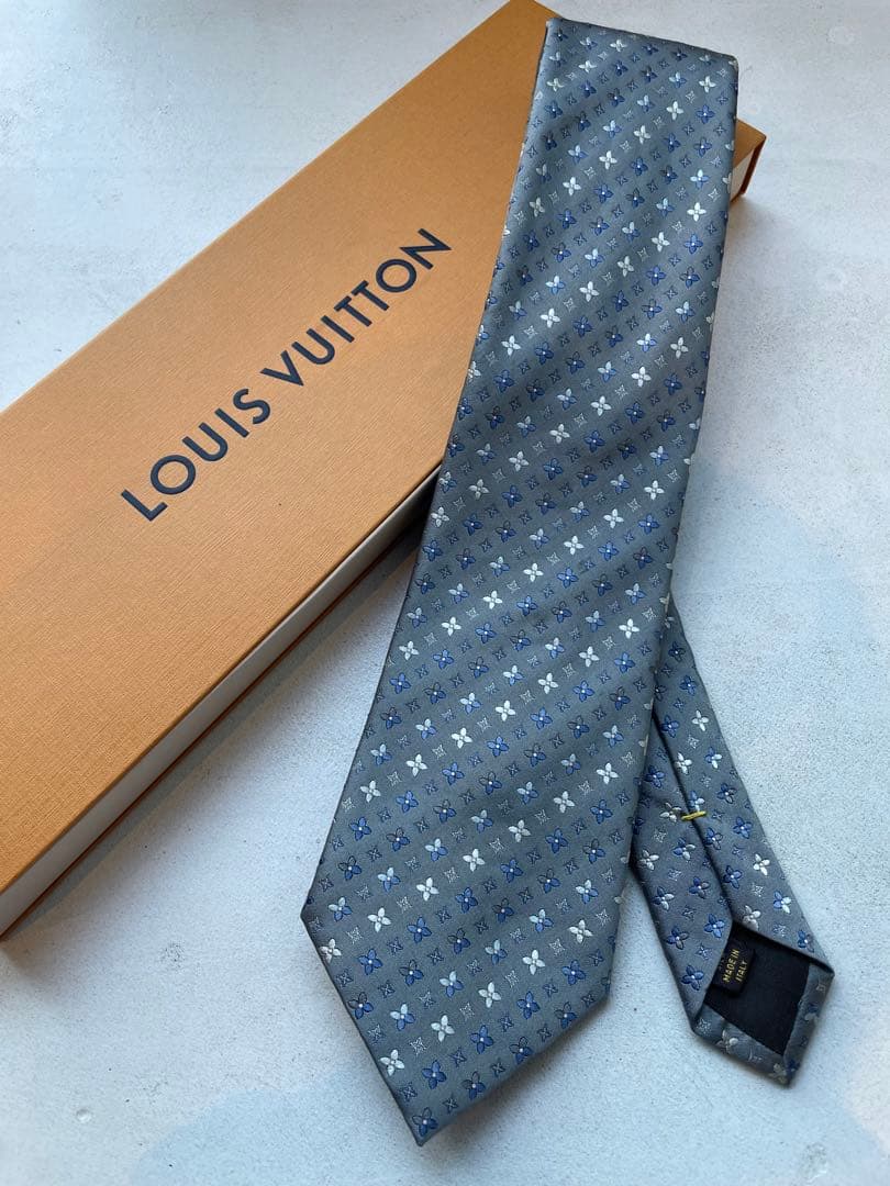 【一度使用のみ】Louis Vuitton グレー ネクタイ　成人式向け