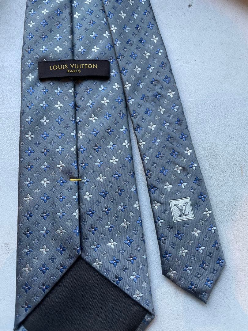 【一度使用のみ】Louis Vuitton グレー ネクタイ　成人式向け