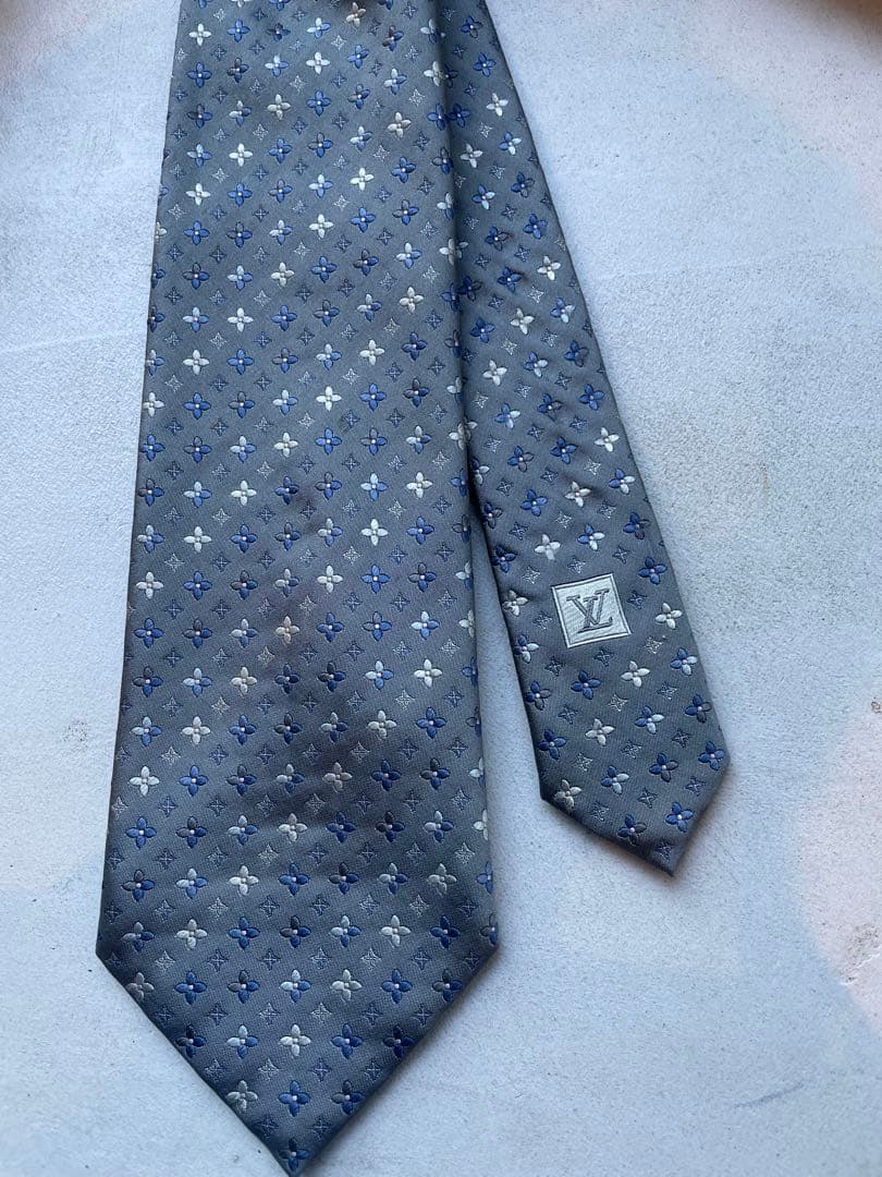 【一度使用のみ】Louis Vuitton グレー ネクタイ　成人式向け