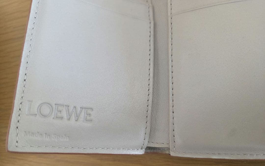 LOEWE 三つ折り財布 ライトグレー