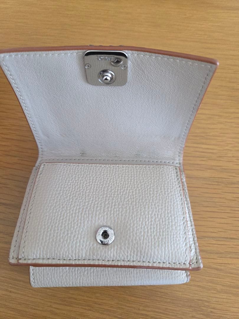 LOEWE 三つ折り財布 ライトグレー