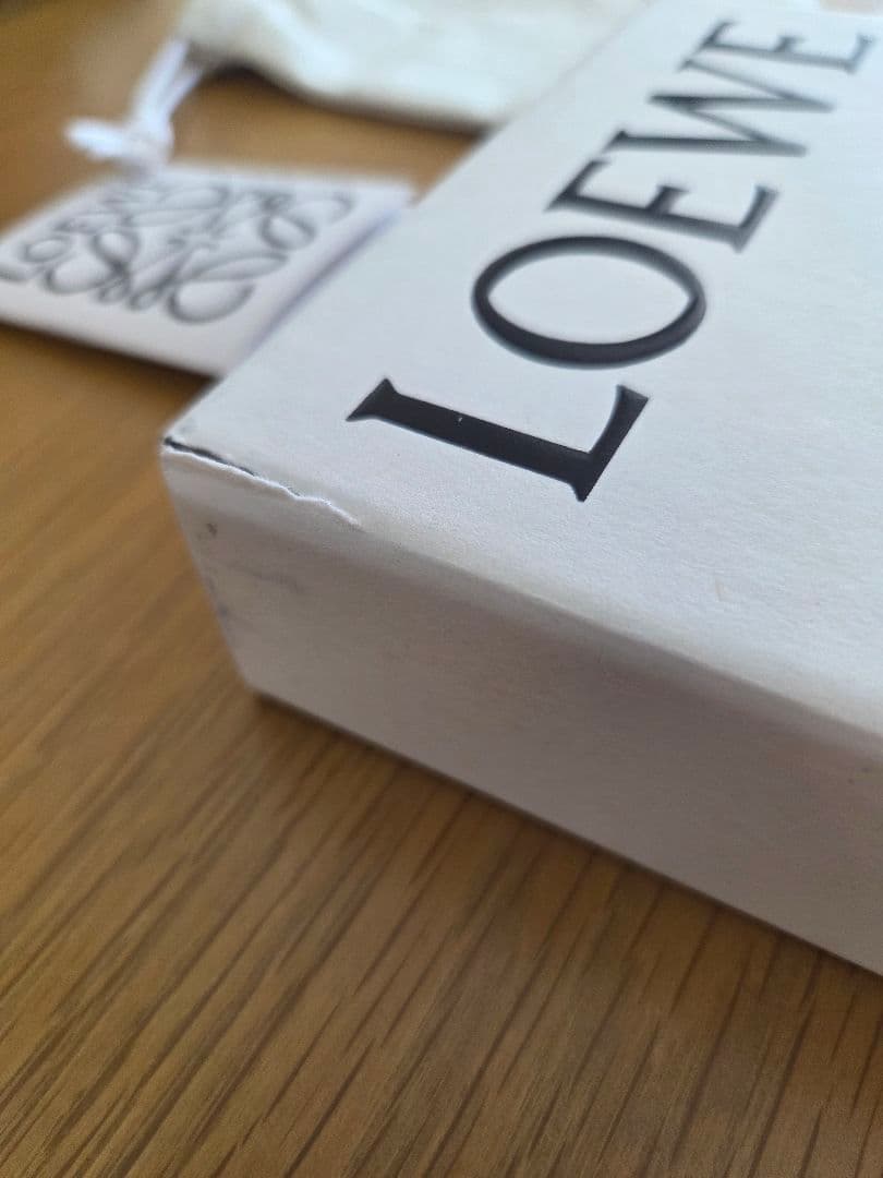 LOEWE 三つ折り財布 ライトグレー