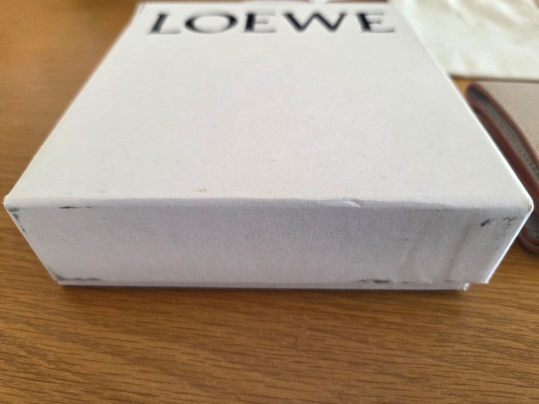 LOEWE 三つ折り財布 ライトグレー