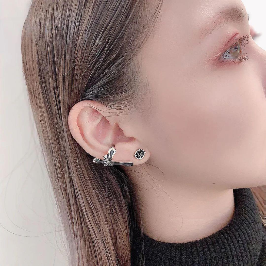 ジャスティンデイビス　CROWN STUD ピアス