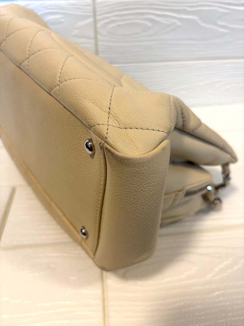 CHANEL シャネル　マトラッセ　ココマーク　ショルダー　バッグ　クリーム