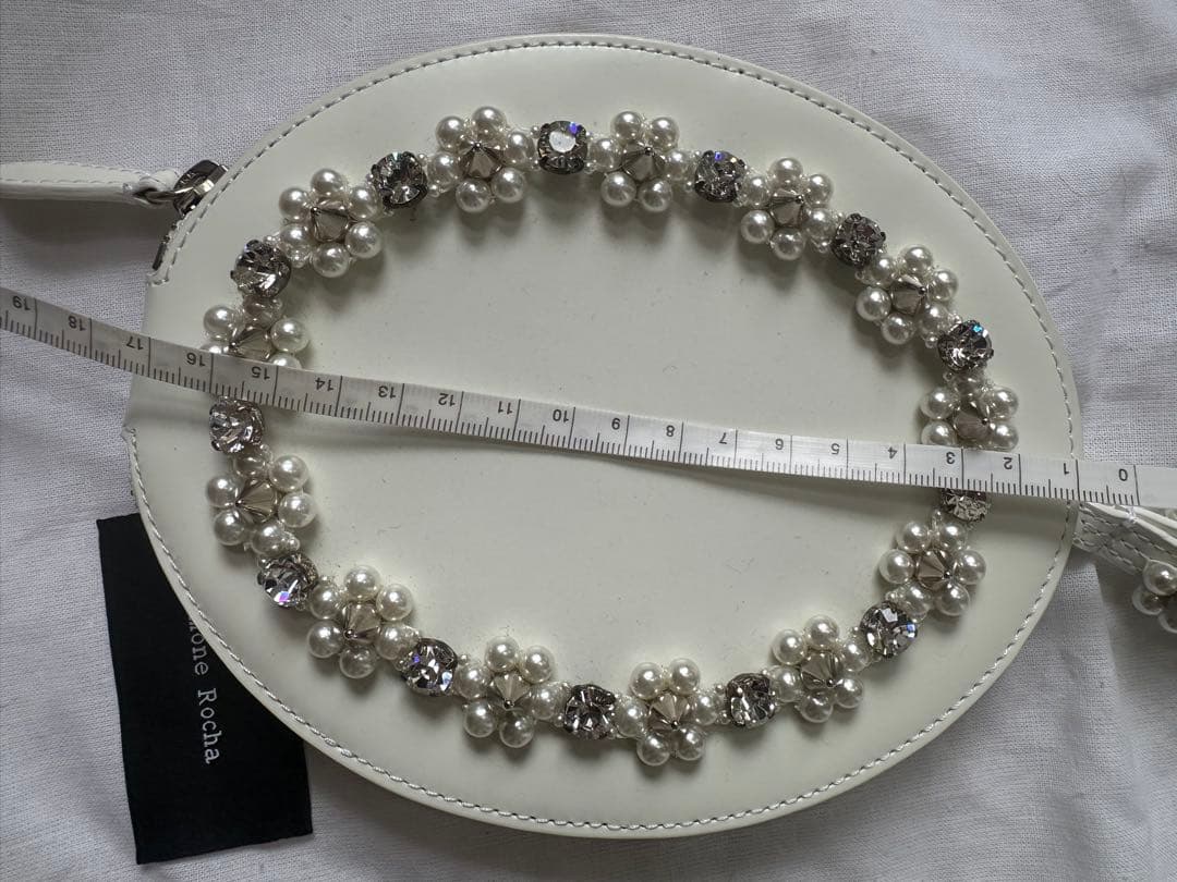 simone rochaホワイトパール装飾オーバルパーティーバッグ