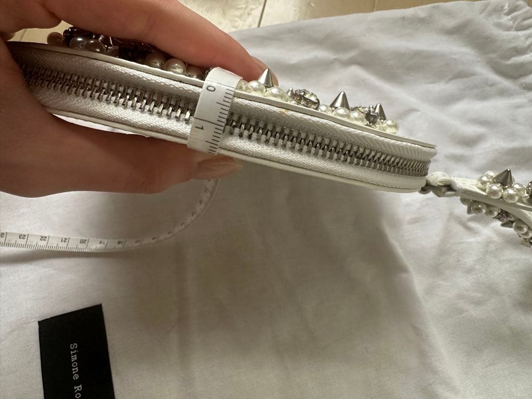 simone rochaホワイトパール装飾オーバルパーティーバッグ