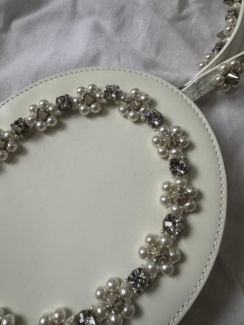 simone rochaホワイトパール装飾オーバルパーティーバッグ