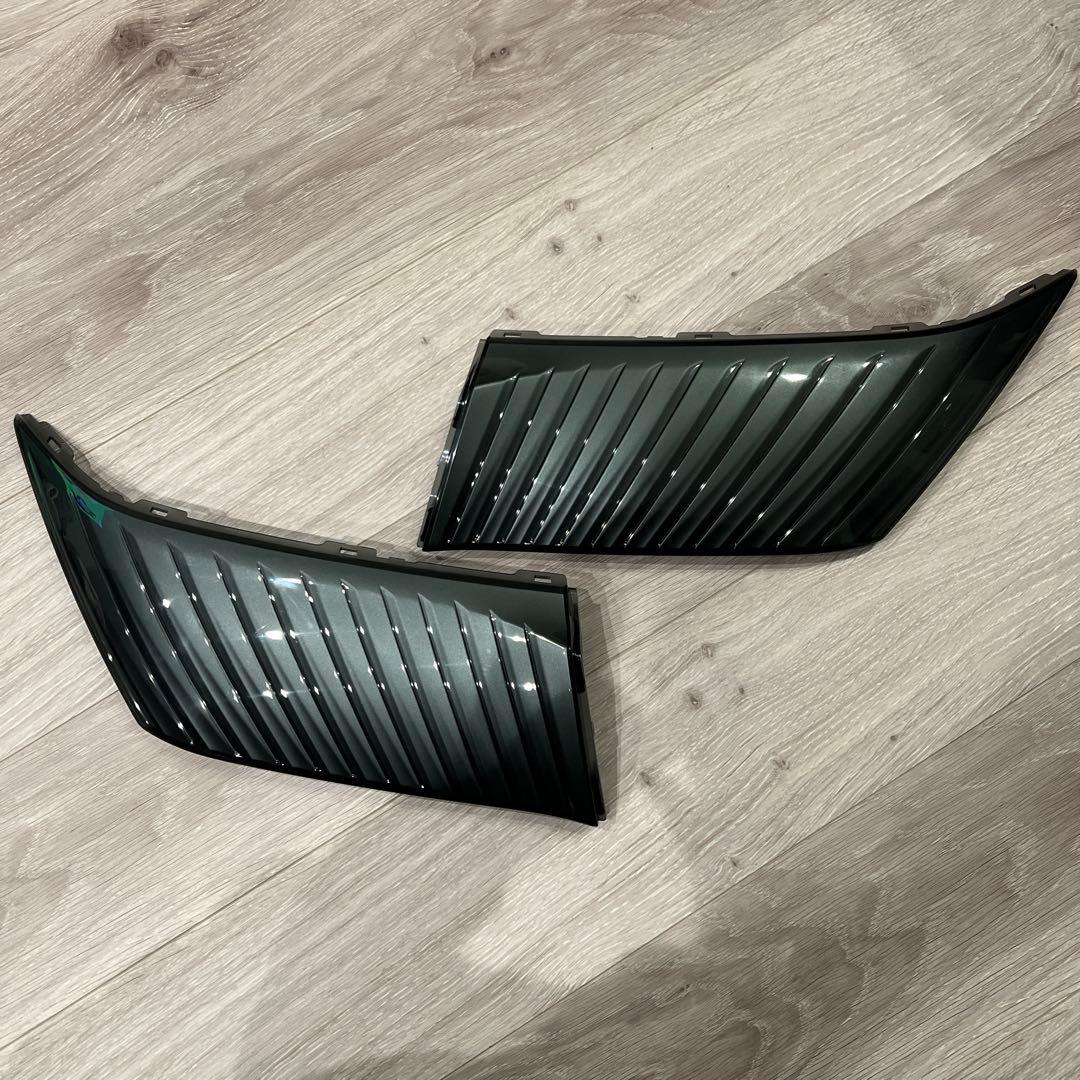 HR　　ハリアー60後期純正品　フロントグリルガーニッシュ