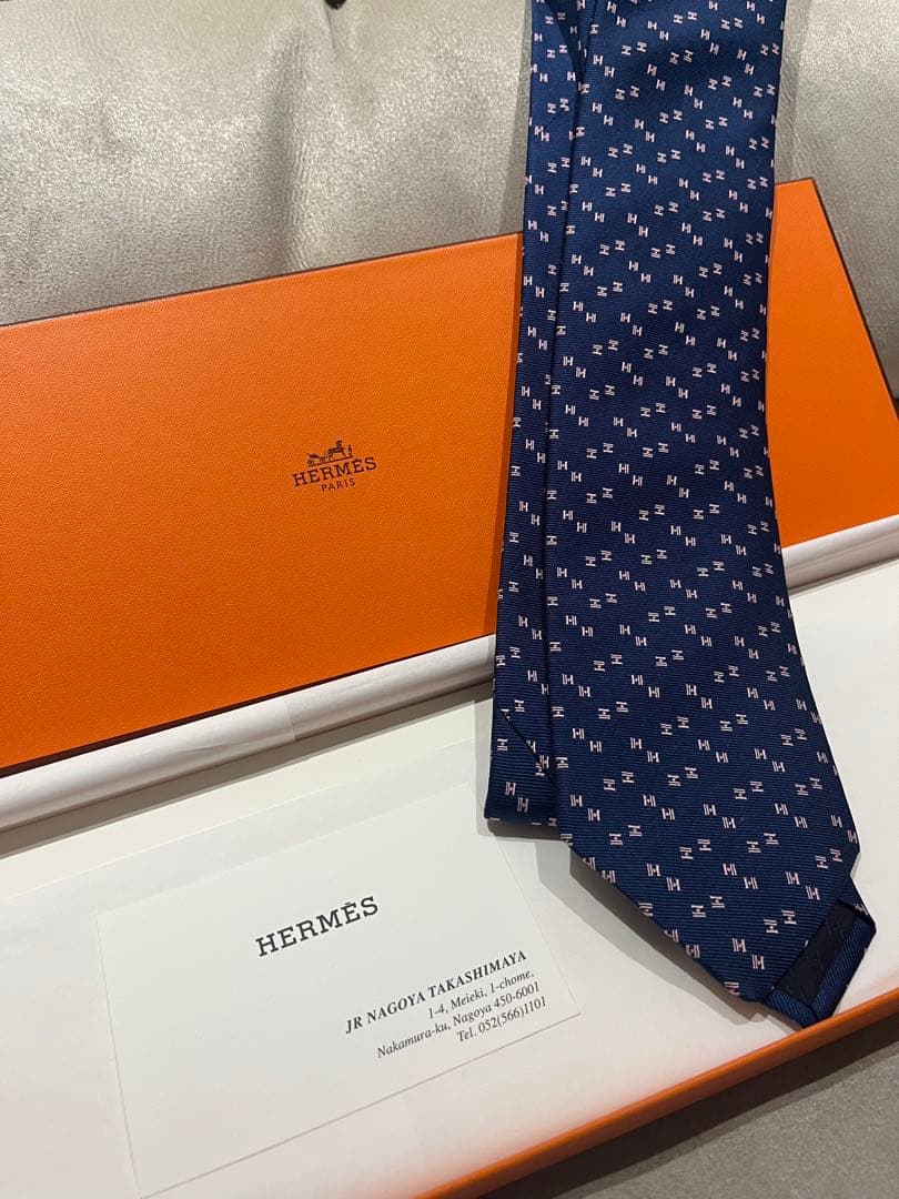 HERMES 箱と購入証明書付きです。ネイビー シルク ネクタイ